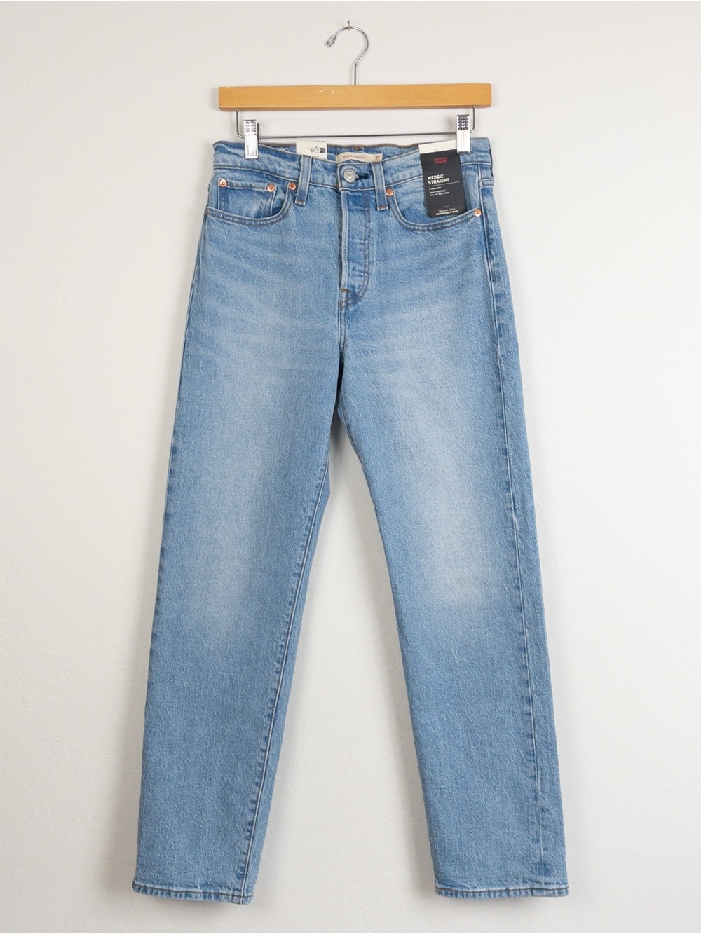 NWT Levi’s Wedgie Straight Jeans Fully Baked - Light Wash 27
